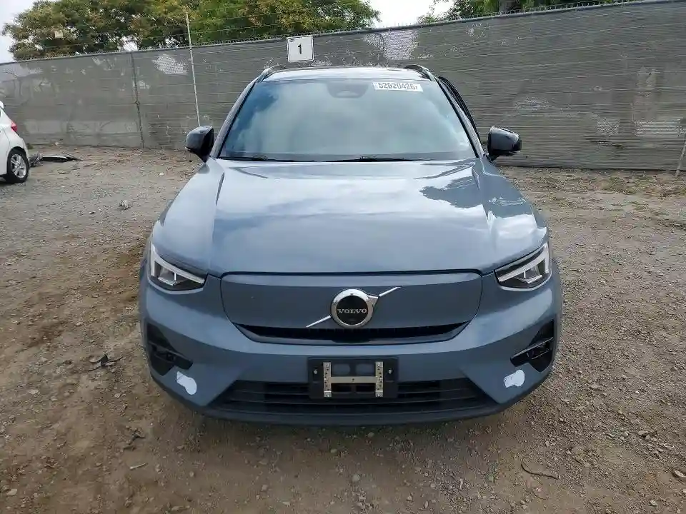 YV4ED3UL8P2076156 2023 VOLVO XC40-4
