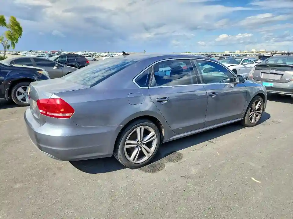 1VWBT7A32EC038365 2014 VOLKSWAGEN PASSAT-2