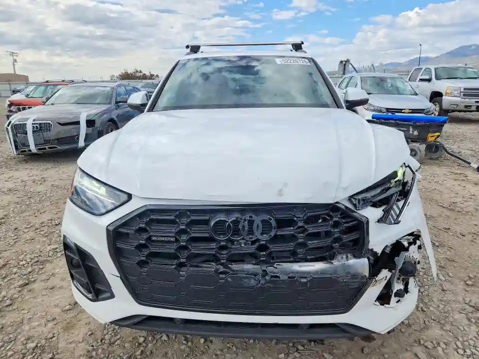WA1EAAFYXN2057379 2022 AUDI Q5-4