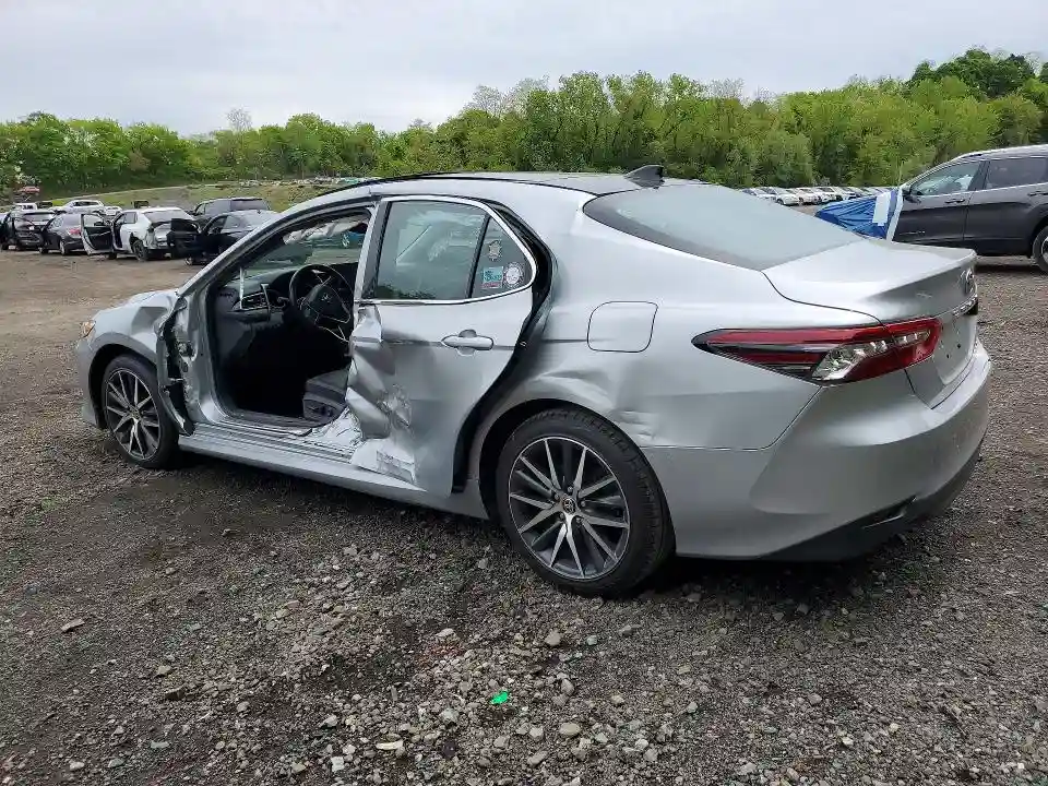 4T1F11BK9NU064576 2022 TOYOTA CAMRY-1