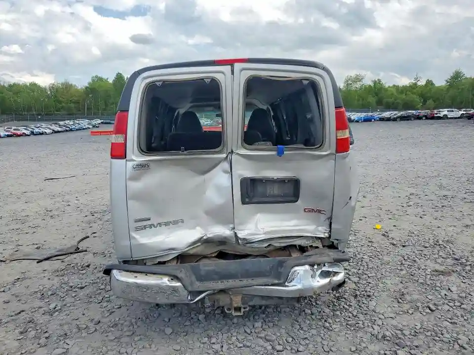 1GKS8CF45B1103722 2011 GMC SAVANA-5