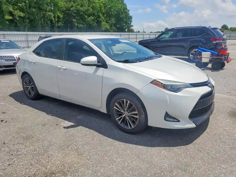 5YFBURHE1JP806180 2018 TOYOTA COROLLA-3