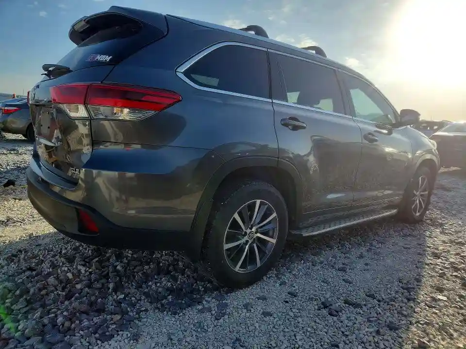 5TDKZRFH4HS218631 2017 TOYOTA HIGHLANDER-2