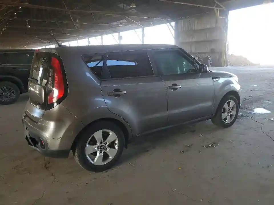 KNDJN2A20J7563740 2018 KIA SOUL-2