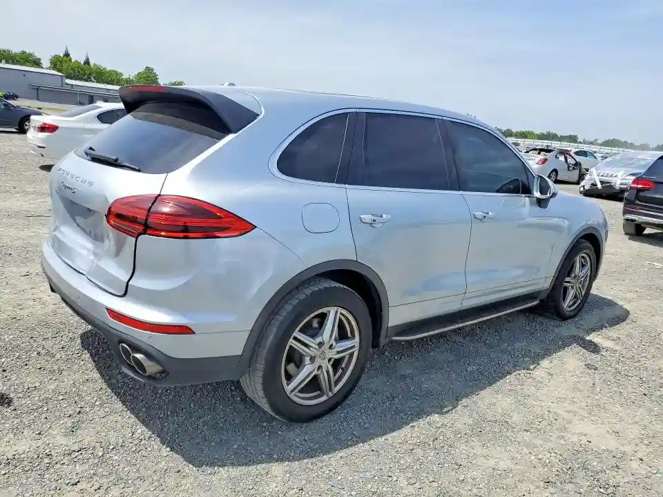 WP1AB2A22FLA60118 2015 PORSCHE CAYENNE-2