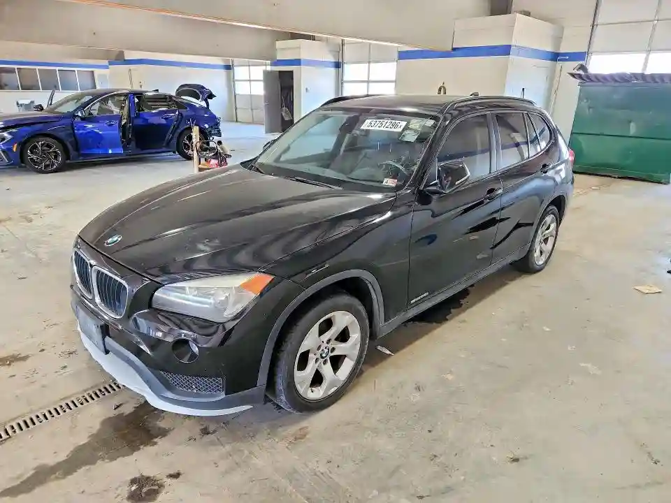 WBAVM1C50FV317499 2015 BMW X1-0