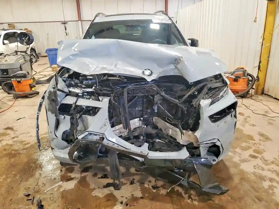 5UX33EM02S9Y23621 2025 BMW X7-4