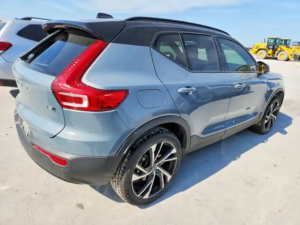 YV4162UM2M2560055 2021 VOLVO XC40-2