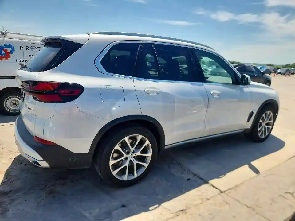 5UX23EU08R9V86848 2024 BMW X5-2