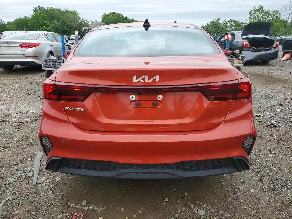 3KPF24AD4NE465828 2022 KIA FORTE LXS-5