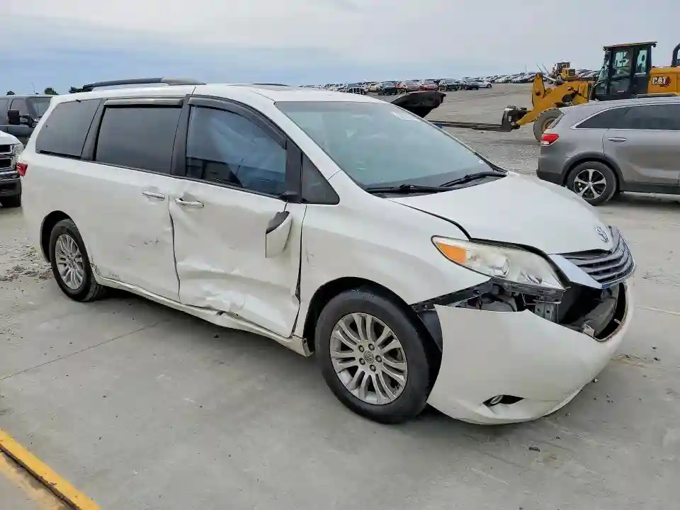 5TDYZ3DC9HS873978 2017 TOYOTA SIENNA-3
