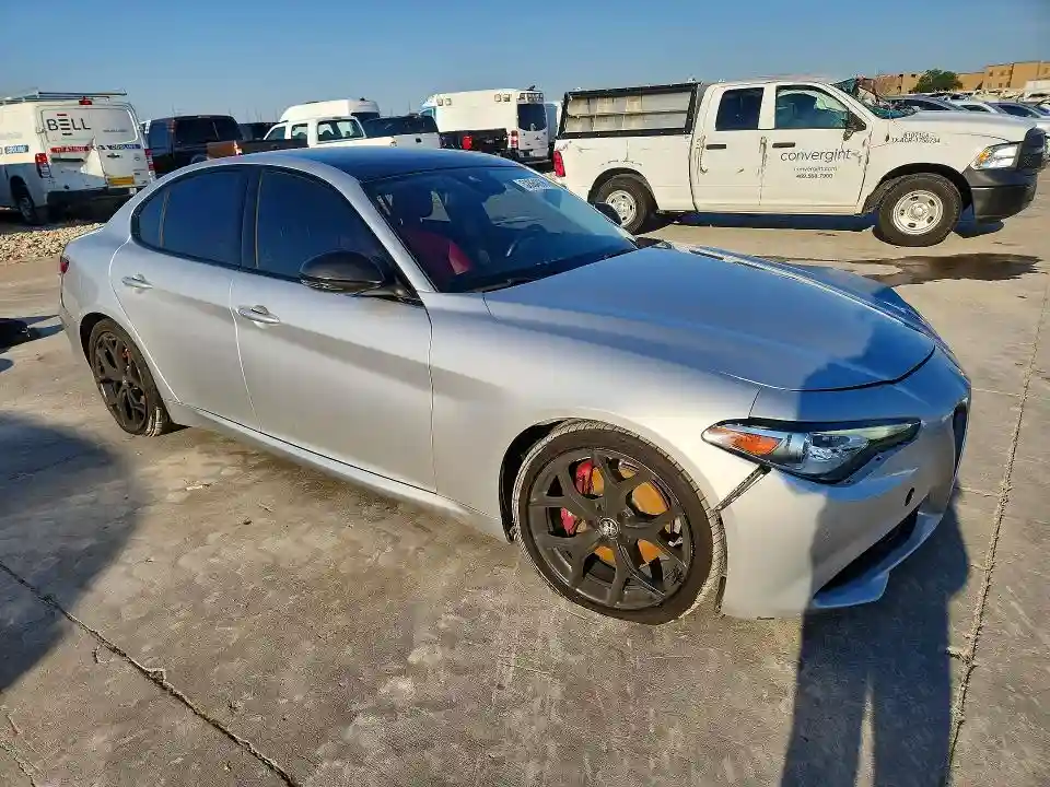 ZARFAMBN0M7639733 2021 ALFA ROMEO GIULIA-3