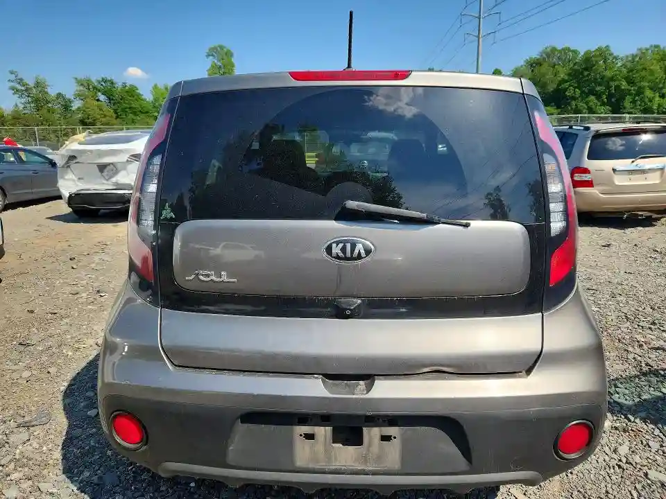 KNDJN2A28J7563923 2018 KIA SOUL-5