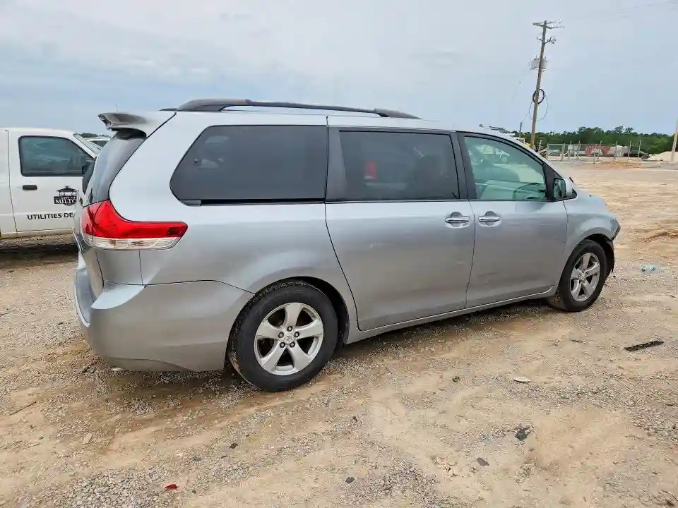 5TDYK3DC4DS323618 2013 TOYOTA SIENNA-2