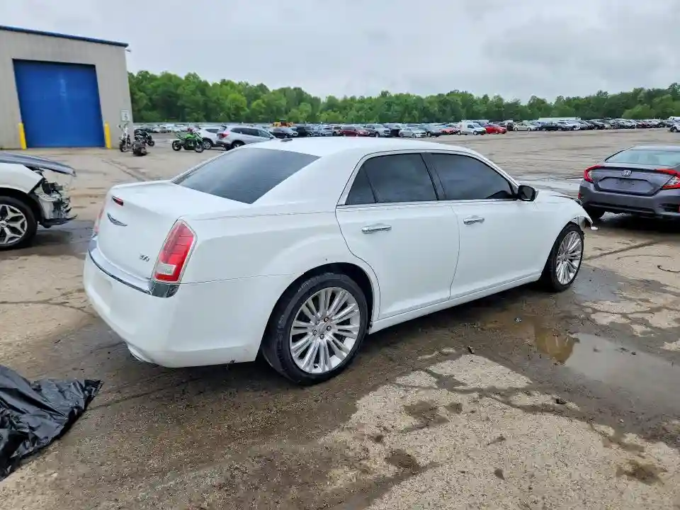 2C3CA5CG2BH581391 2011 CHRYSLER 300-2