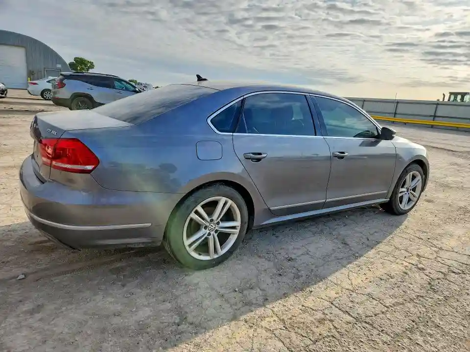 1VWCN7A33DC108131 2013 VOLKSWAGEN PASSAT-2