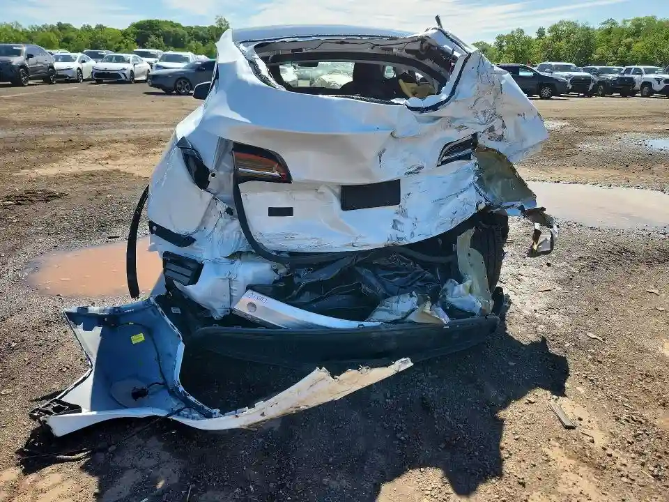 7SAYGDEE7NF364440 2022 TESLA MODEL Y-5