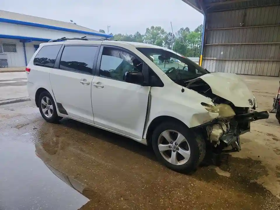 5TDKK3DC5CS196818 2012 TOYOTA SIENNA-3