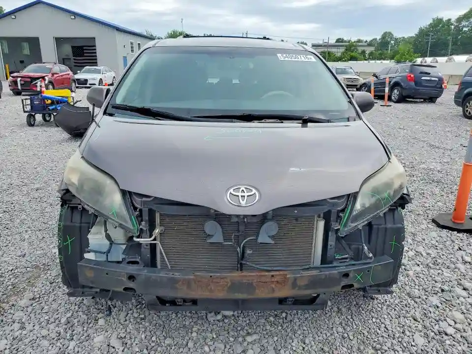 5TDXK3DC8CS272778 2012 TOYOTA SIENNA-4