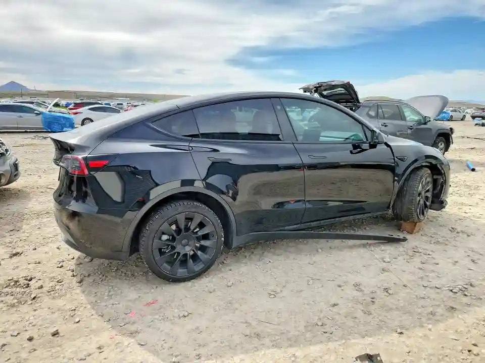 7SAYGDEE6NF447826 2022 TESLA MODEL Y-2