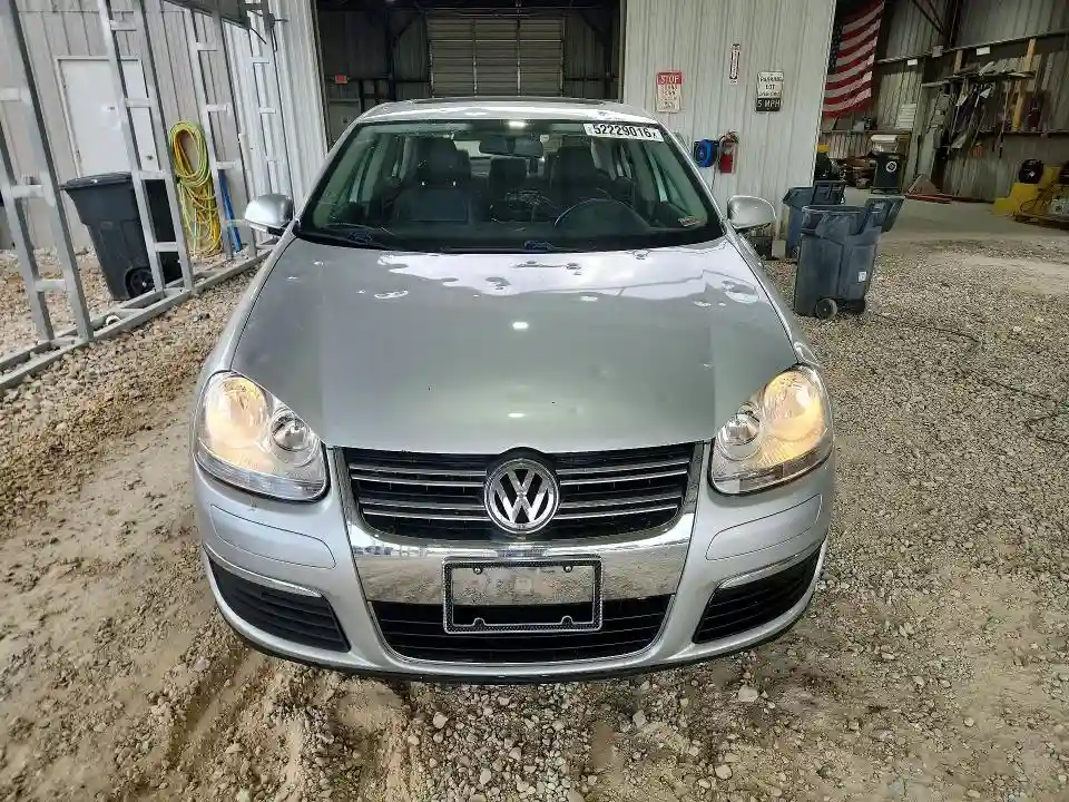 3VWRX7AJ9AM164541 2010 VOLKSWAGEN JETTA-4