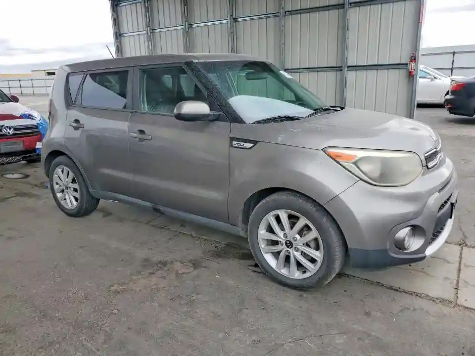 KNDJP3A56J7528761 2018 KIA SOUL-3