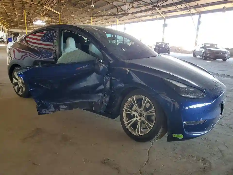 7SAYGAEE0PF682627 2023 TESLA MODEL Y-3