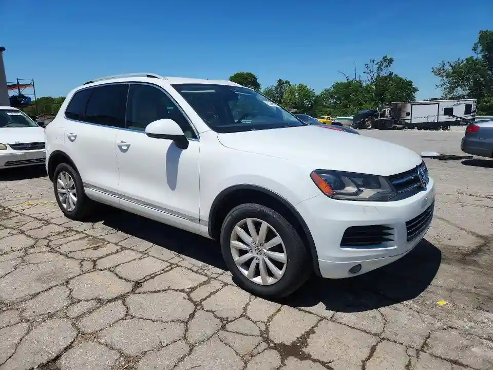 WVGEK9BPXCD008033 2012 VOLKSWAGEN TOUAREG-3