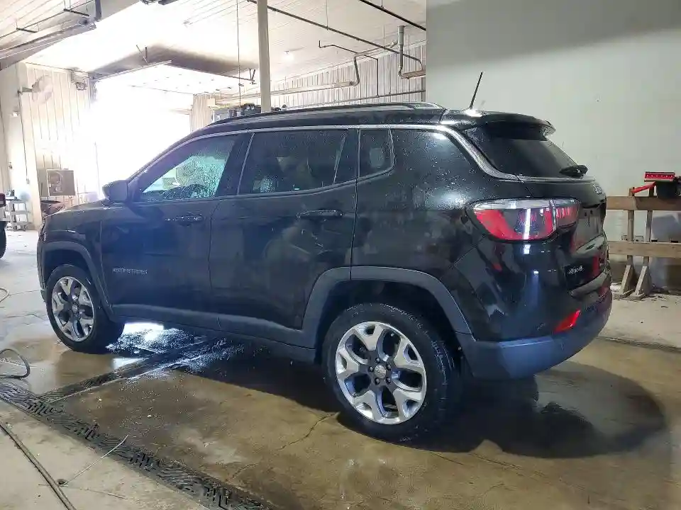 3C4NJDCB7JT255563 2018 JEEP COMPASS-1