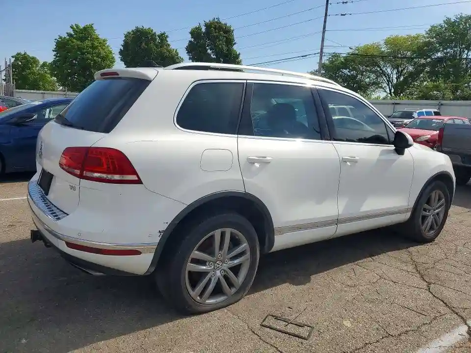 WVGEF9BP1FD007460 2015 VOLKSWAGEN TOUAREG-2
