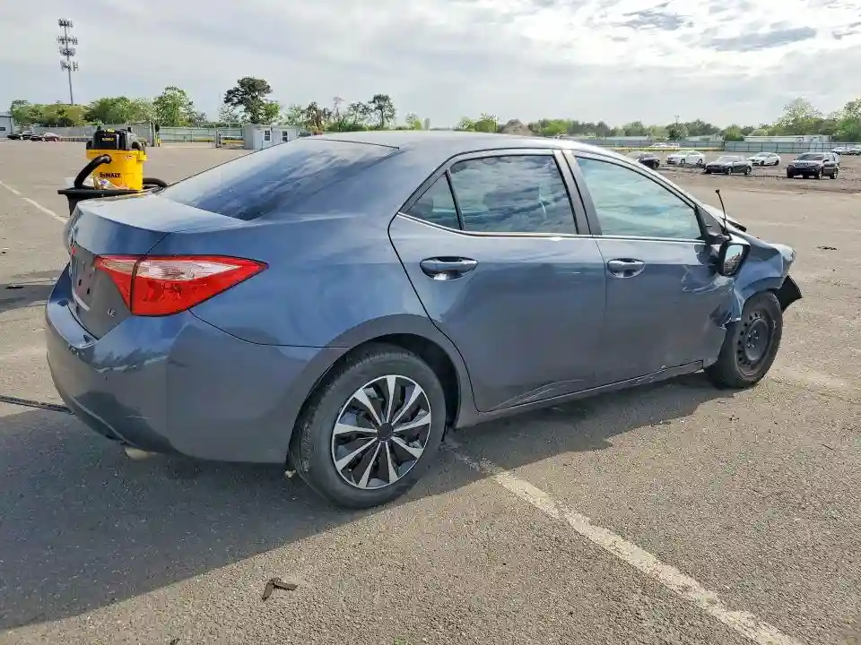 5YFBURHE2JP854755 2018 TOYOTA COROLLA-2