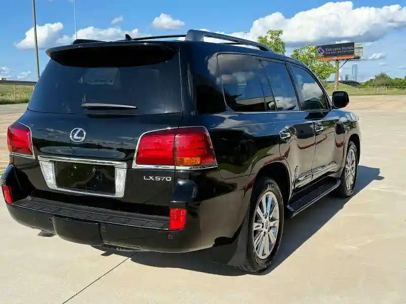 JTJHY7AX5B4083143 2011 LEXUS LX570-3