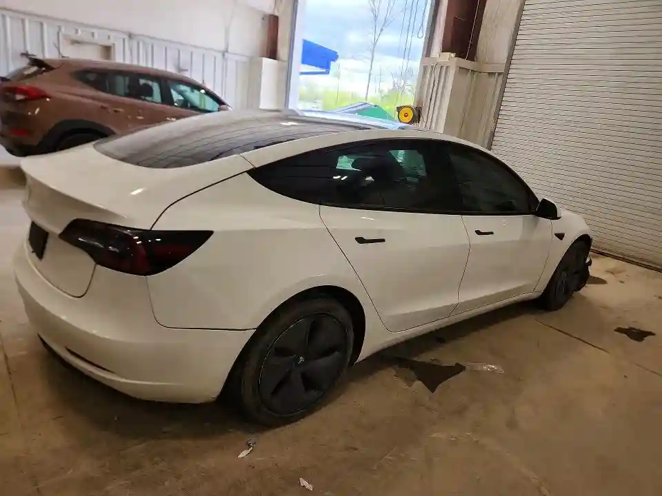 5YJ3E1EA1PF435160 2023 TESLA MODEL 3-2