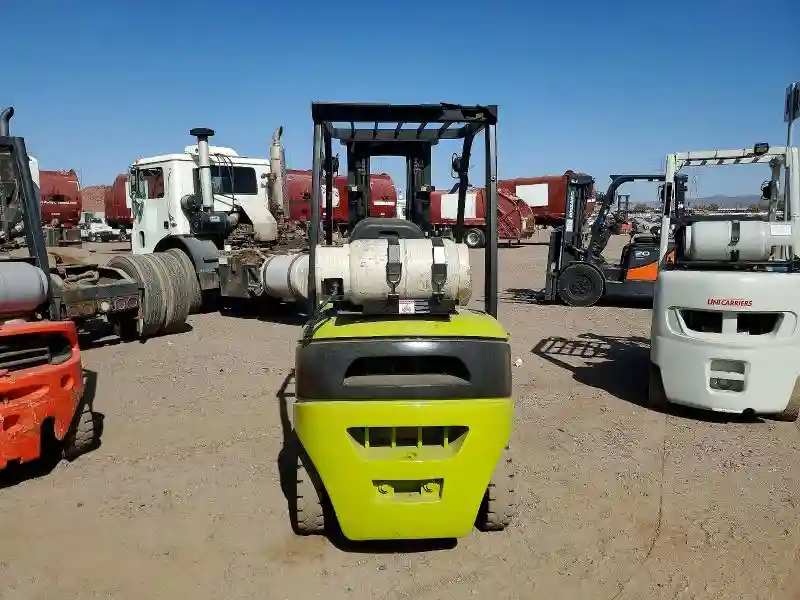 V4700609867KF 2013 CLARK FORKLIFT-5