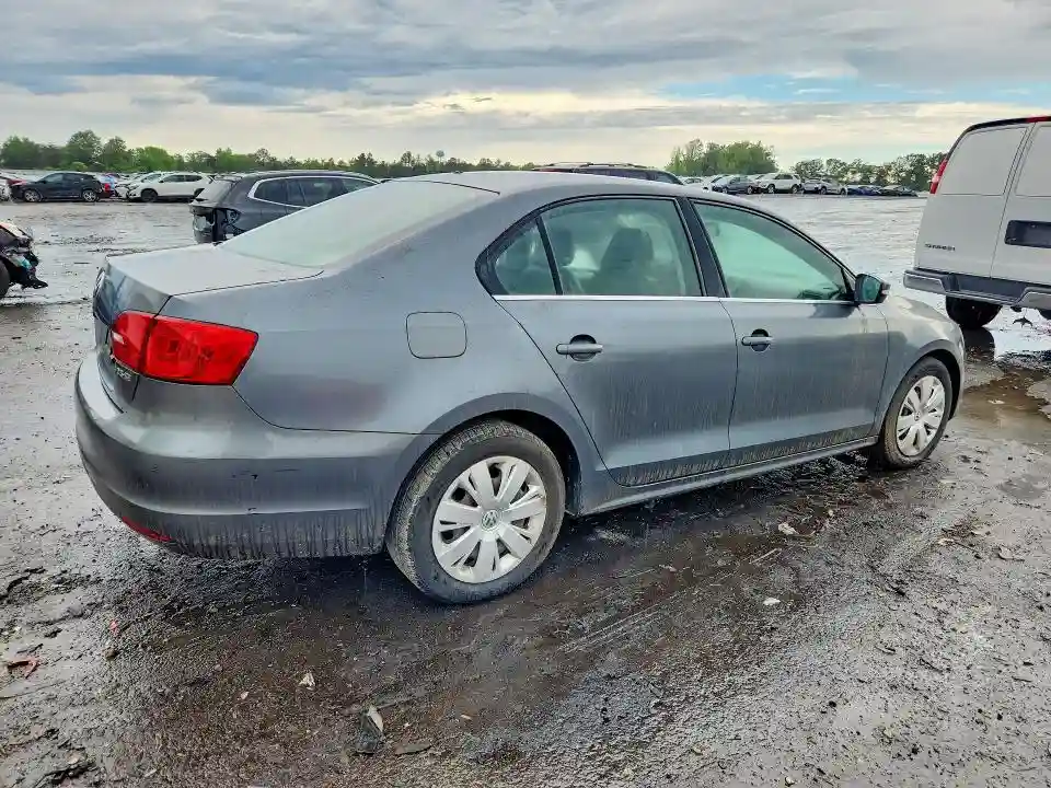 3VWBX7AJ0DM419650 2013 VOLKSWAGEN JETTA-2