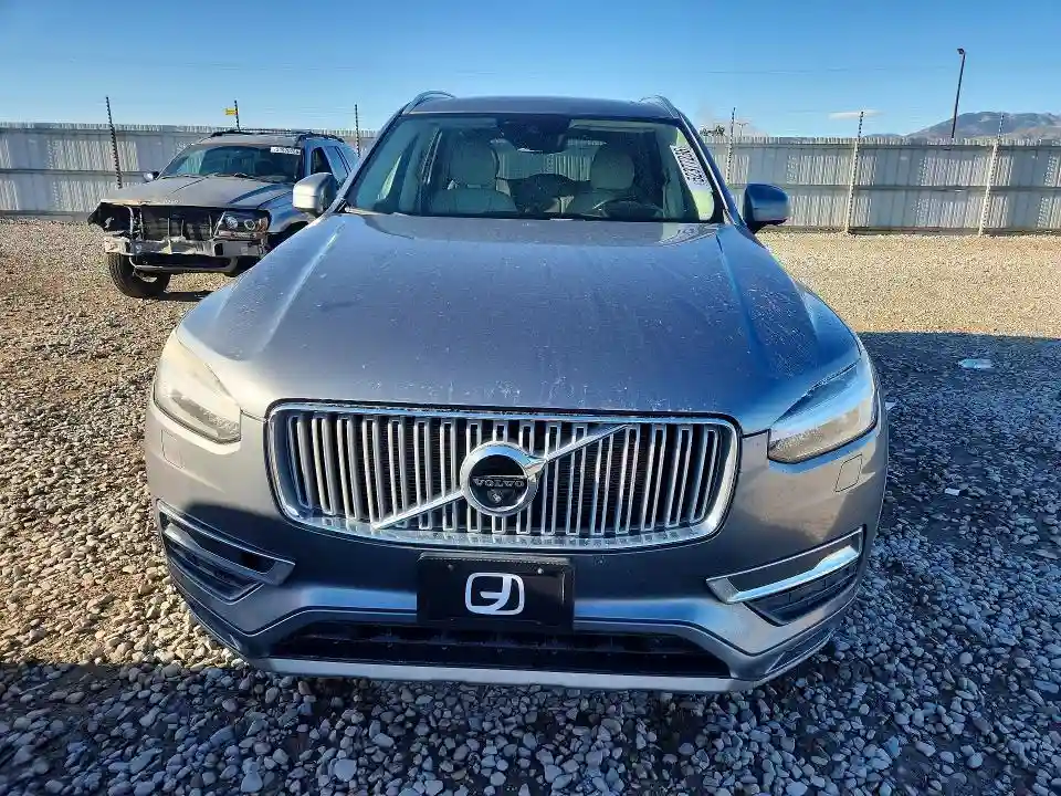 YV4A22PL7G1006549 2016 VOLVO XC90-4