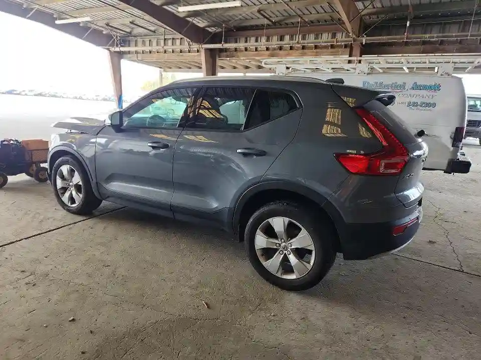 YV4162UK8M2409381 2021 VOLVO XC40-1