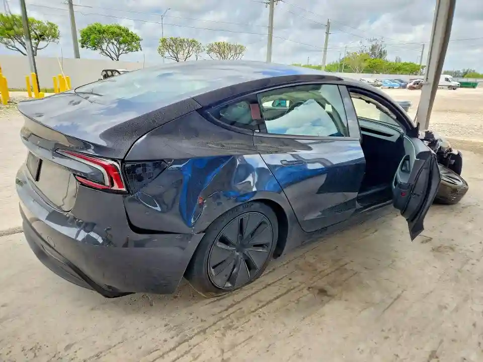 5YJ3E1EA5SF919406 2025 TESLA MODEL 3-2