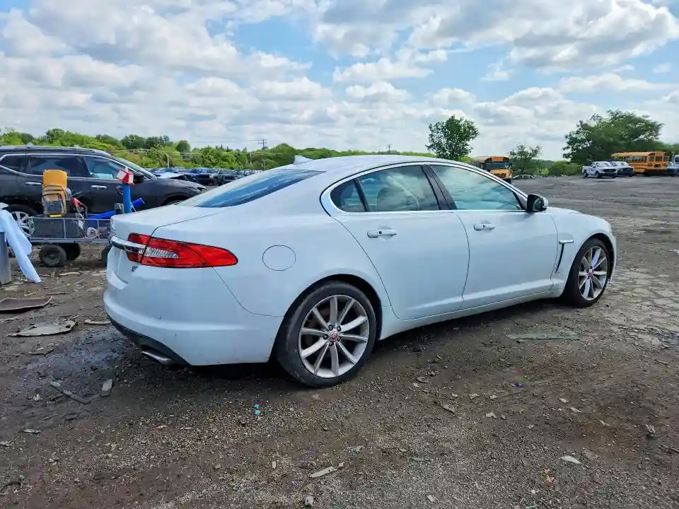 SAJWJ0FF2F8U53048 2015 JAGUAR XF-2