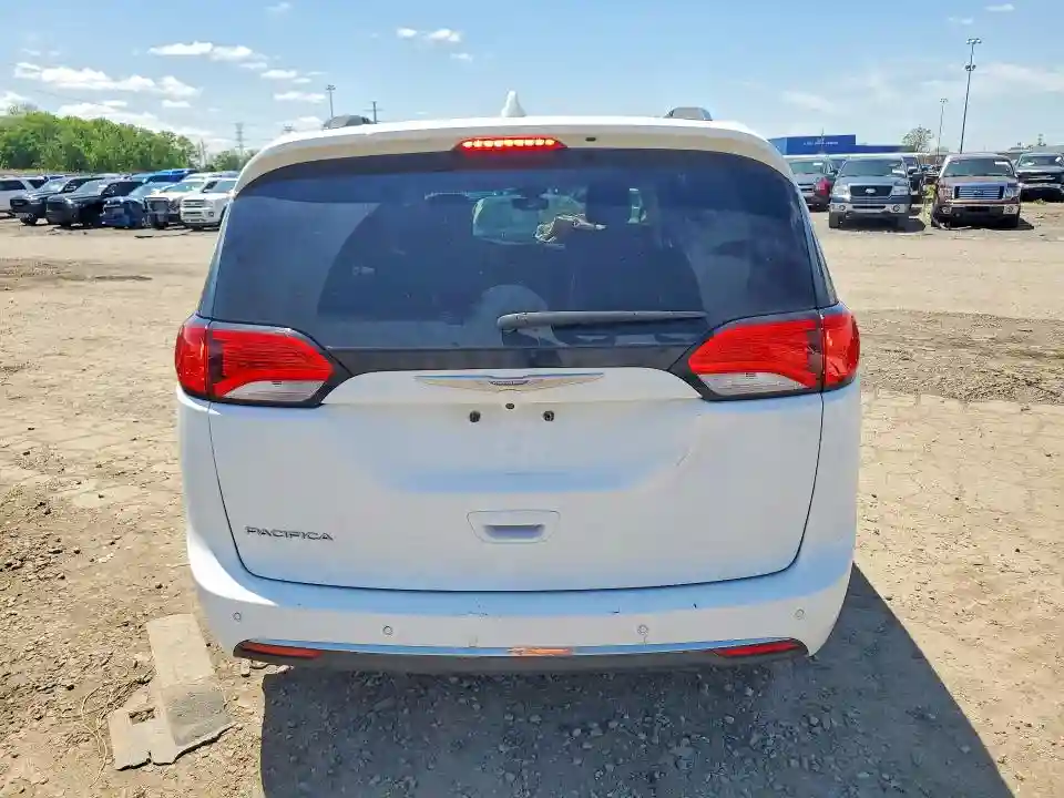 2C4RC1EG8HR644003 2017 CHRYSLER PACIFICA-5