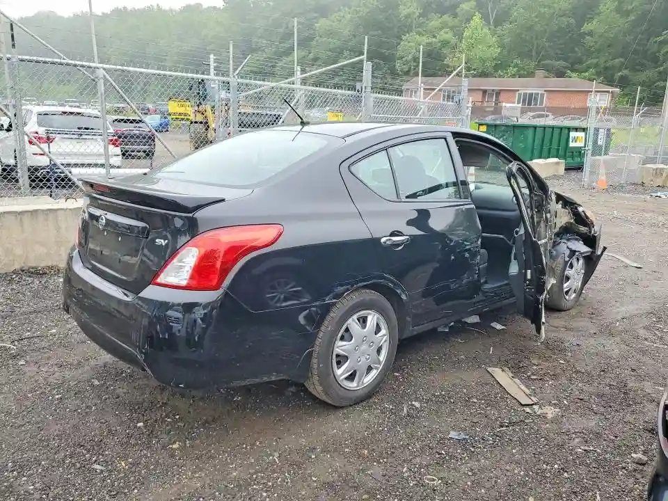 3N1CN7AP3JL882808 2018 NISSAN VERSA-2
