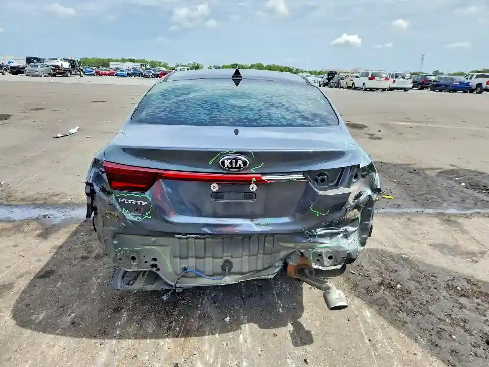 3KPF24AD0KE013368 2019 KIA FORTE-5