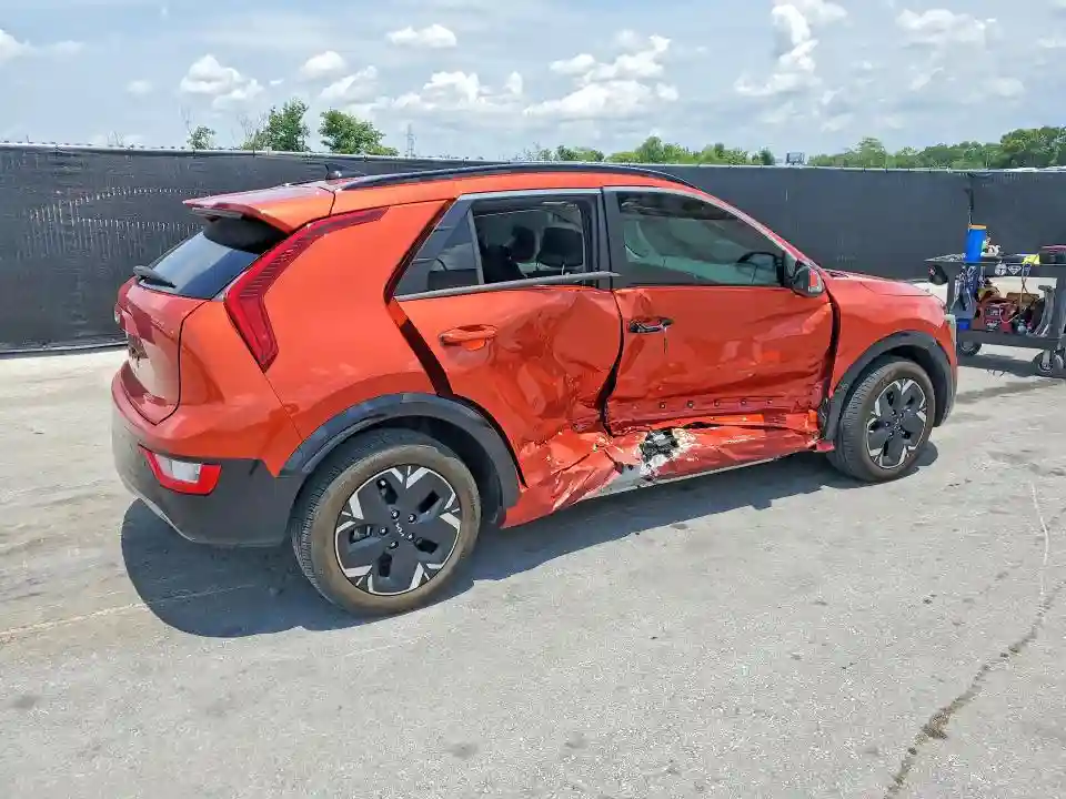 KNDCR3L17P5039979 2023 KIA NIRO-2