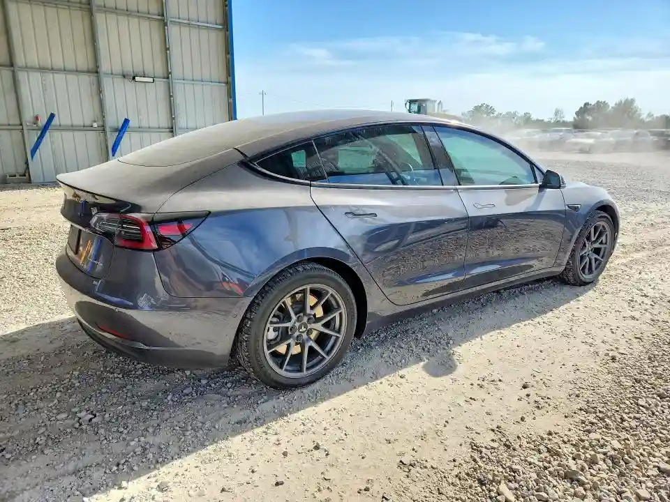 5YJ3E1EB2MF044099 2021 TESLA MODEL 3-2