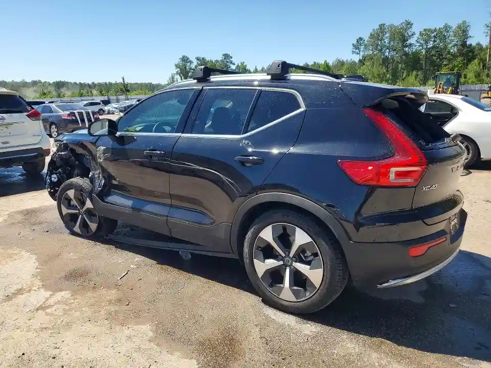 YV4L12UE8S2599164 2025 VOLVO XC40-1