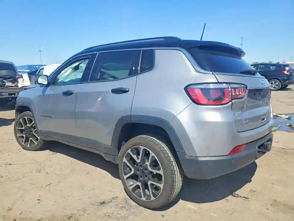 3C4NJDCB7JT128604 2018 JEEP COMPASS-1