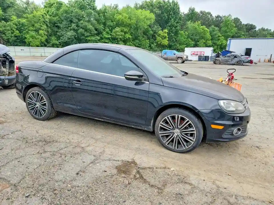 WVWBW8AH2DV000911 2013 VOLKSWAGEN EOS-3