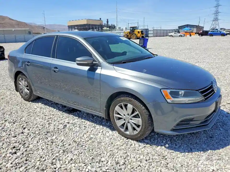 3VWD67AJ8GM318758 2016 VOLKSWAGEN JETTA-3