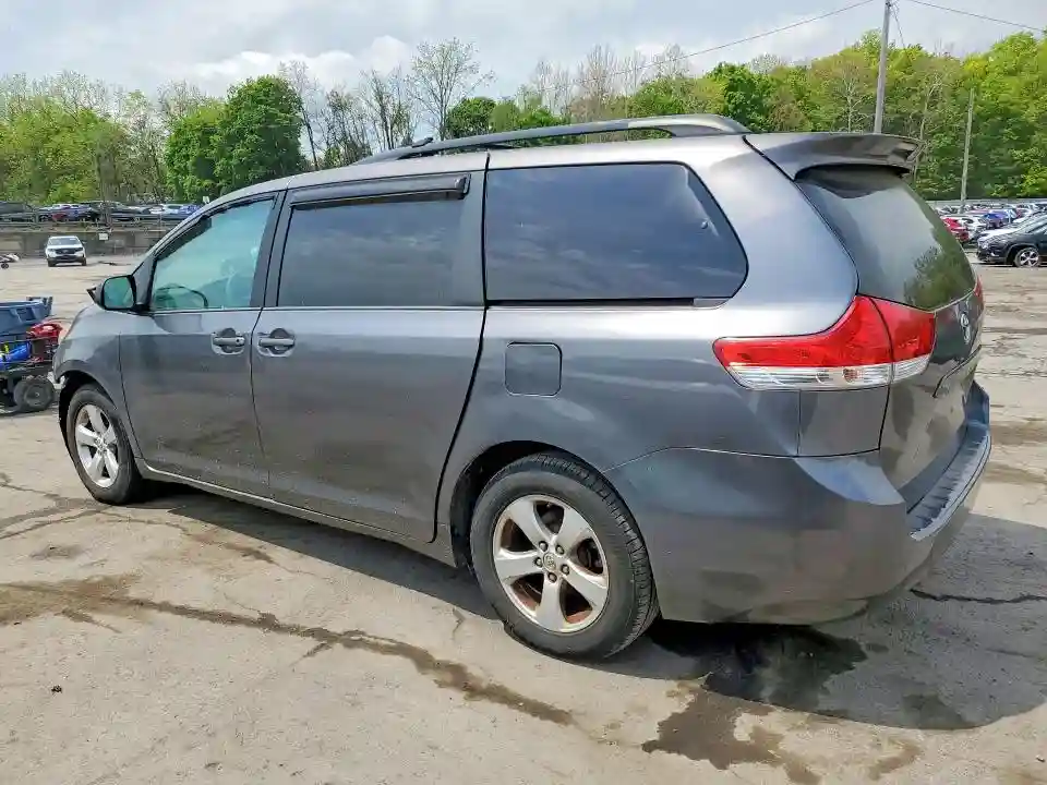 5TDKK3DC3DS392905 2013 TOYOTA SIENNA-1