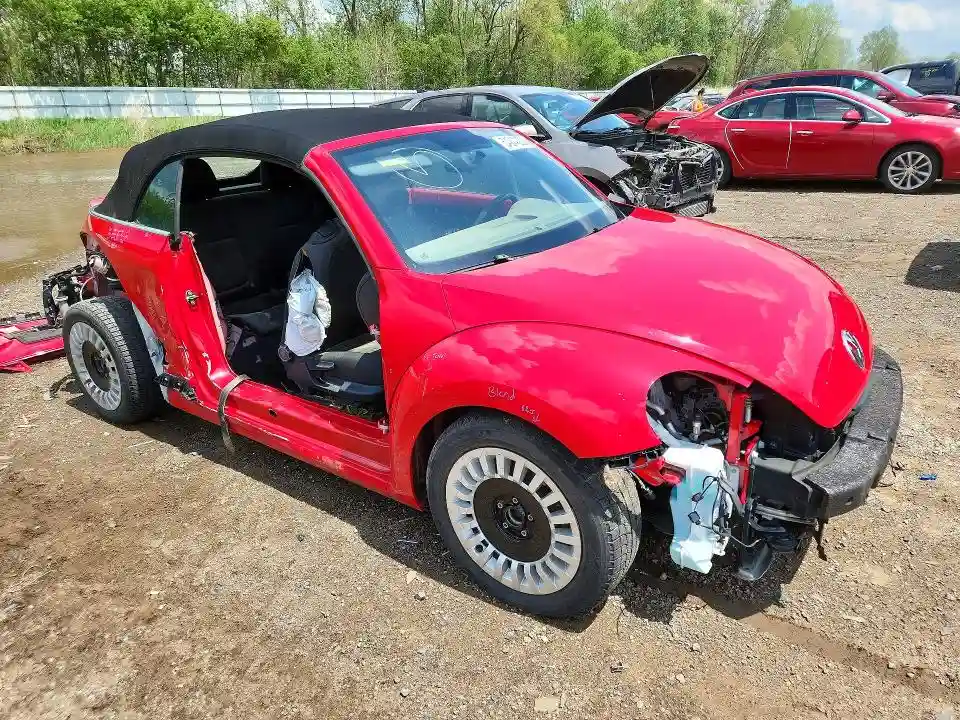 3VW517AT2FM801150 2015 VOLKSWAGEN BEETLE-3